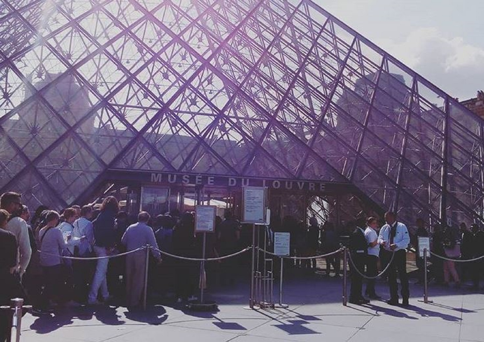Louvre in sciopero: "Troppi visitatori, situazione insostenibile"