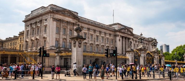 Buckingham Palace, come visitare le stanze segrete della Regina