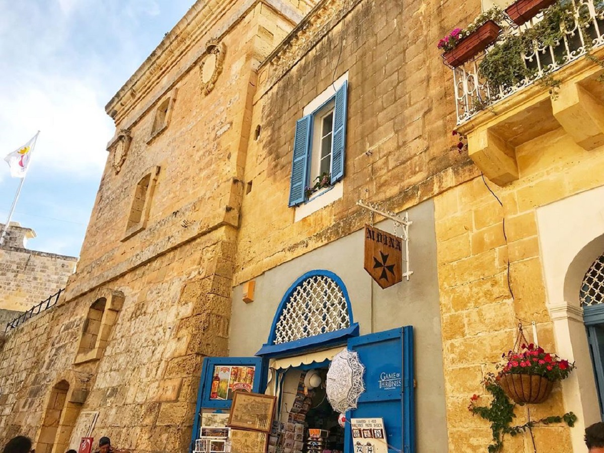 medina