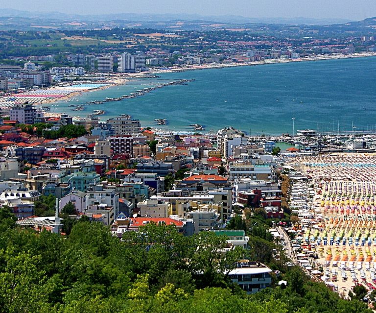 mare vicino a urbino