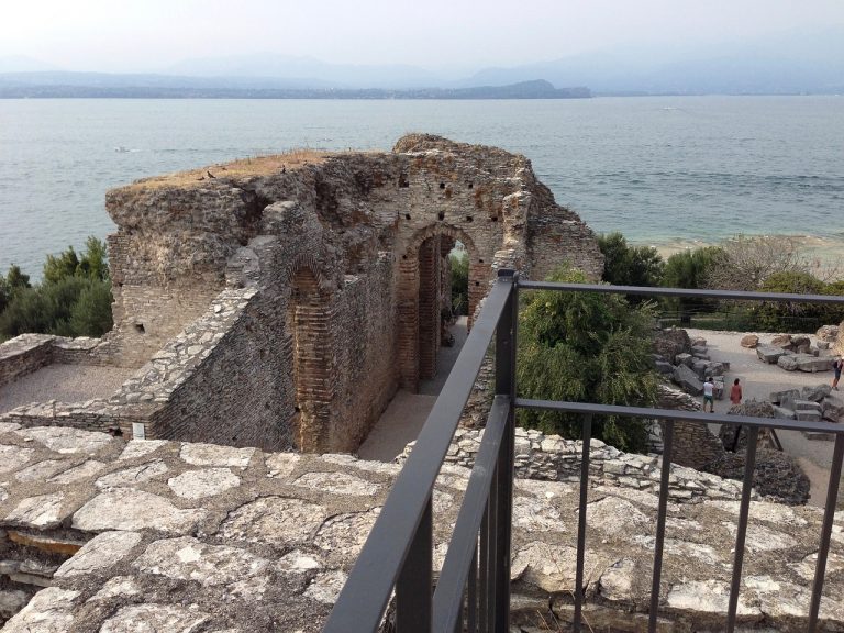 grotte di catullo storia