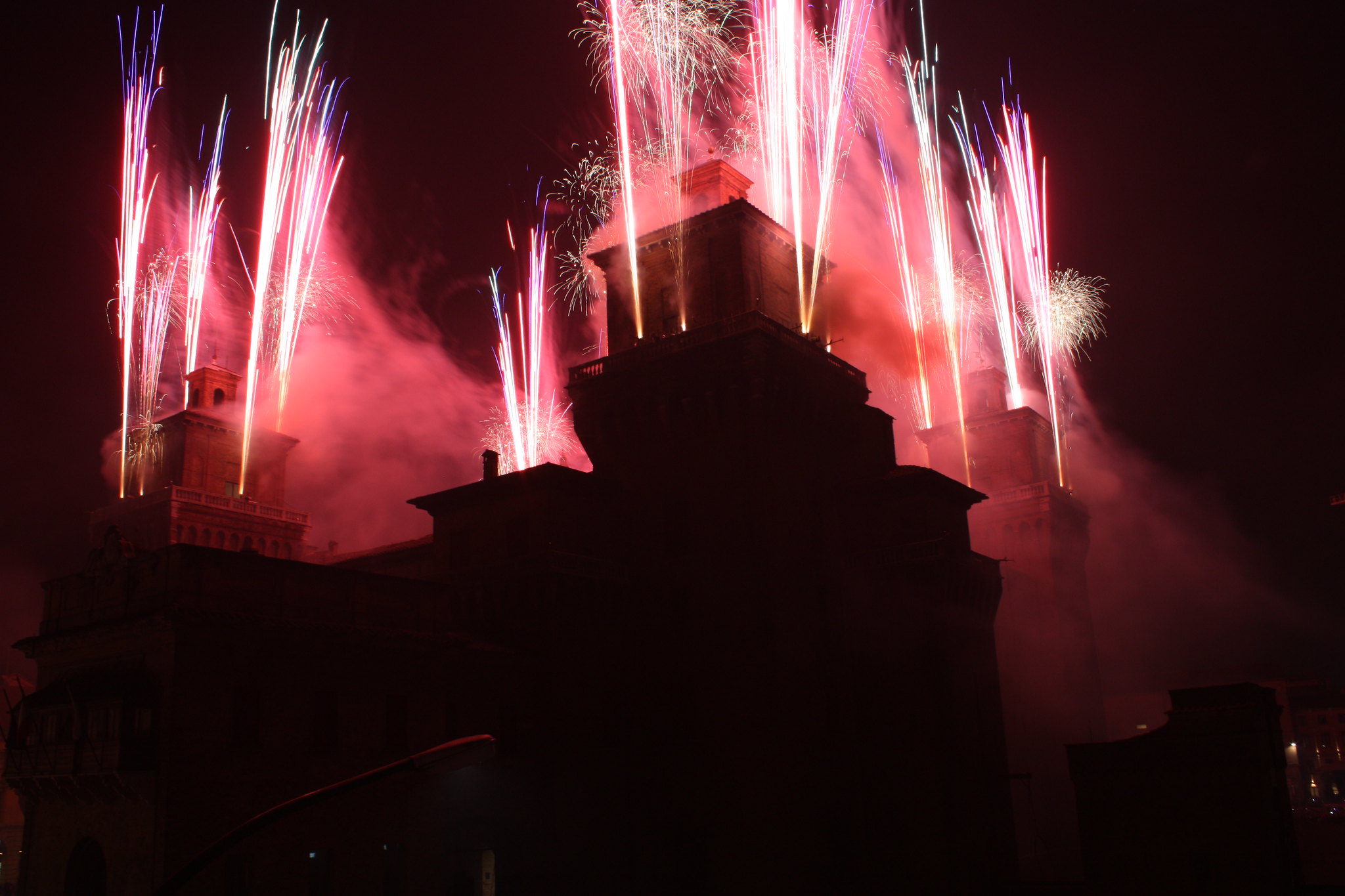 incendio castello estense