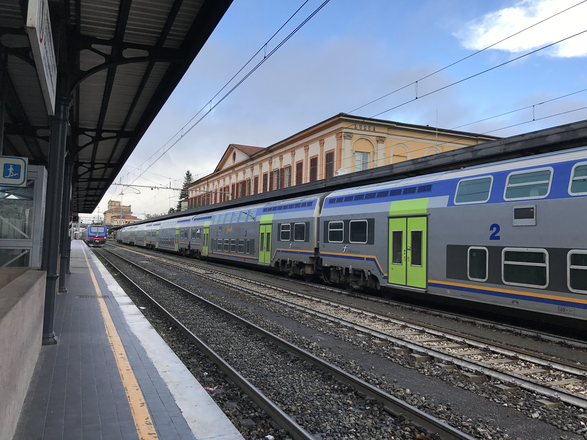 come arrivare a lucca da milano in treno