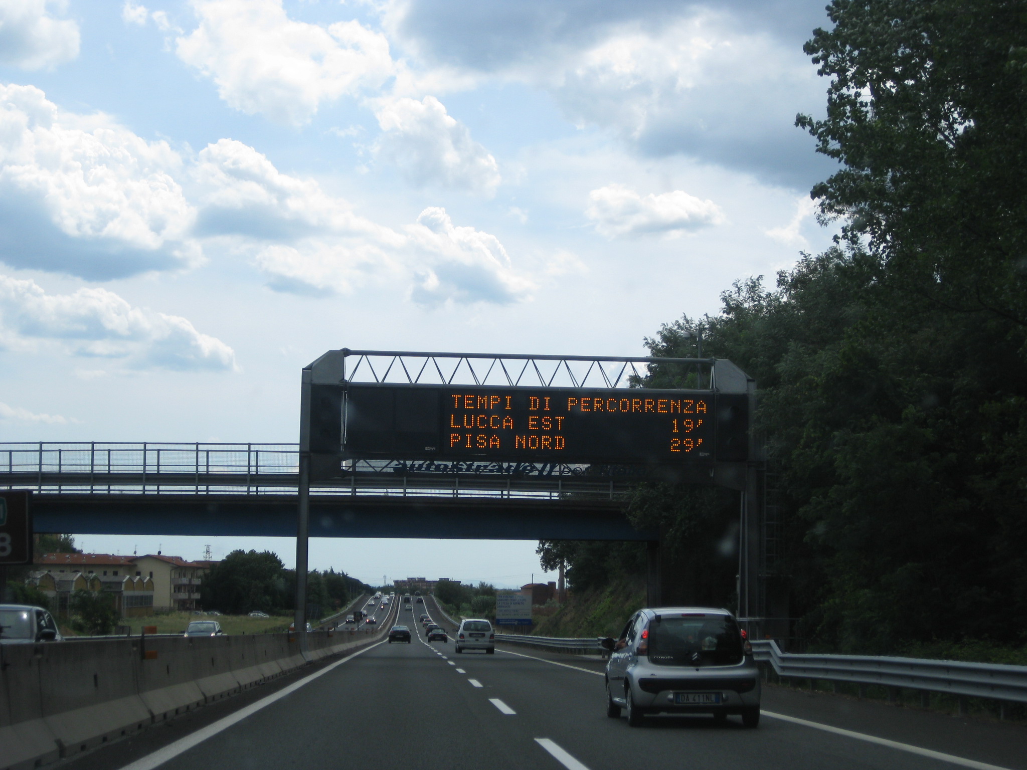 come arrivare a lucca da pisa in auto