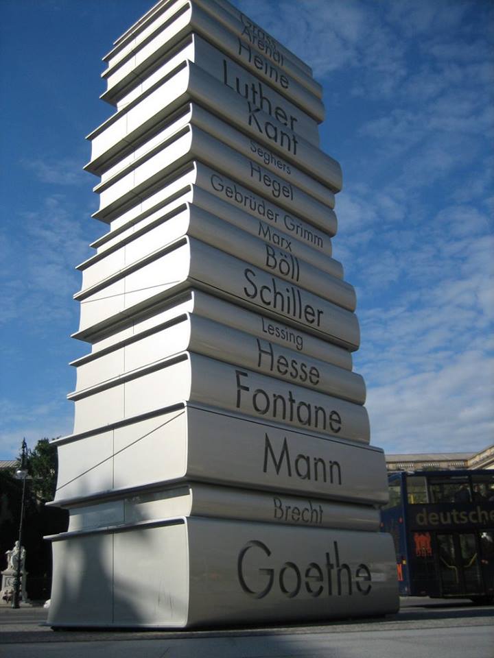 monumento torre di libri berlino
