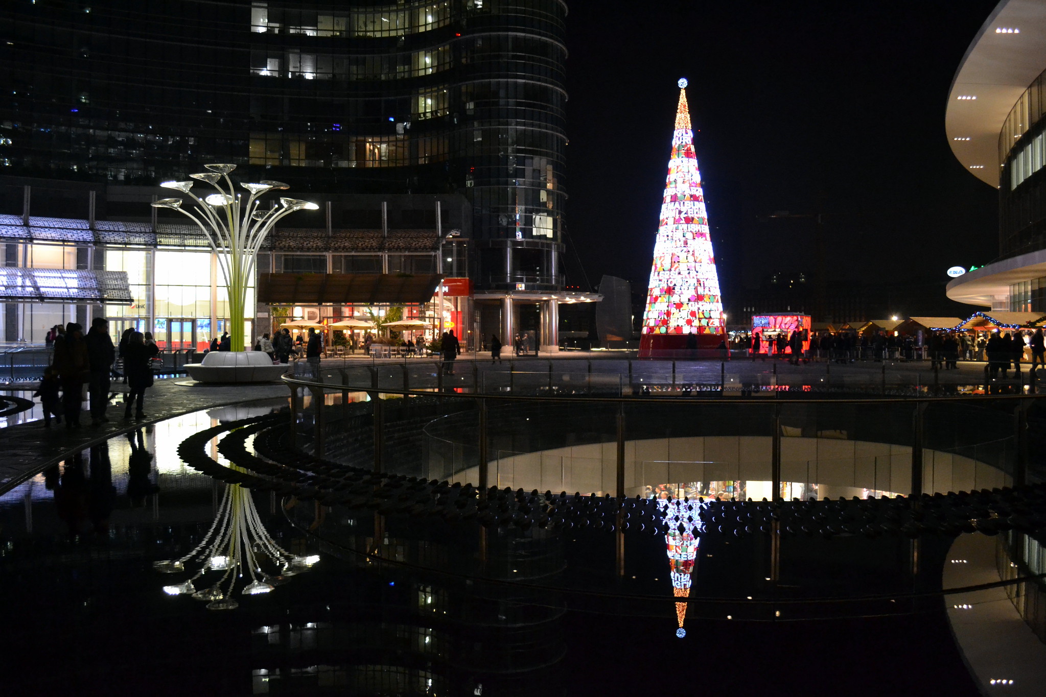 piazza gae aulenti natale