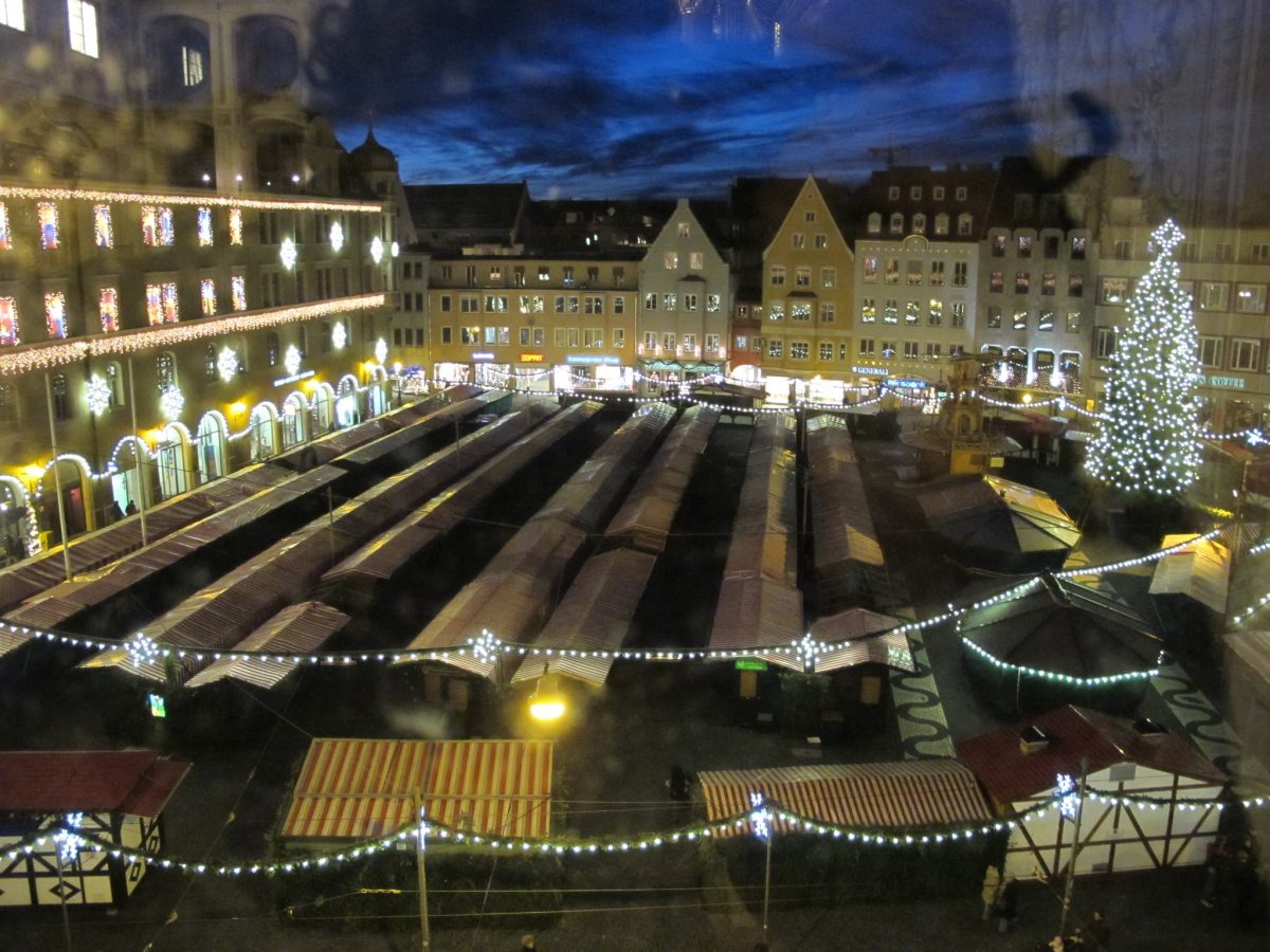 Rathausplatz mercatini