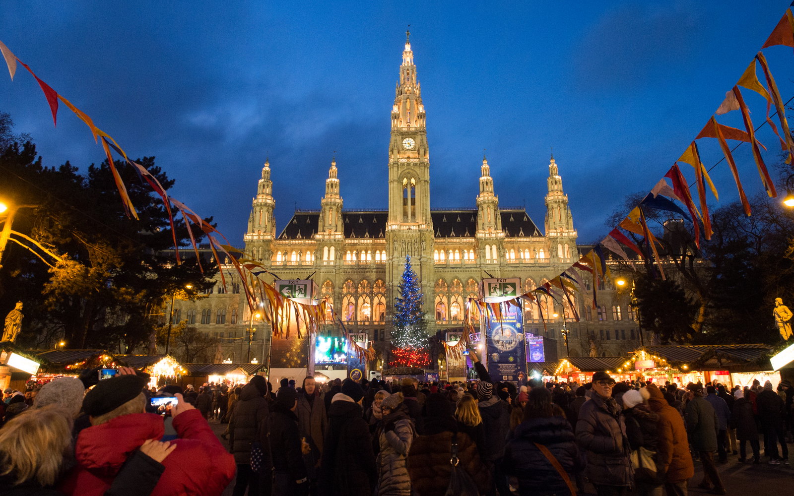Cena di capodanno sul Danubio a Vienna