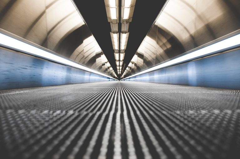 Bari tunnel luminoso: