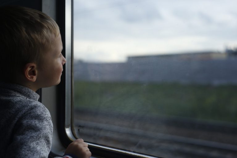 Valigia per bambini cosa portare: la guida