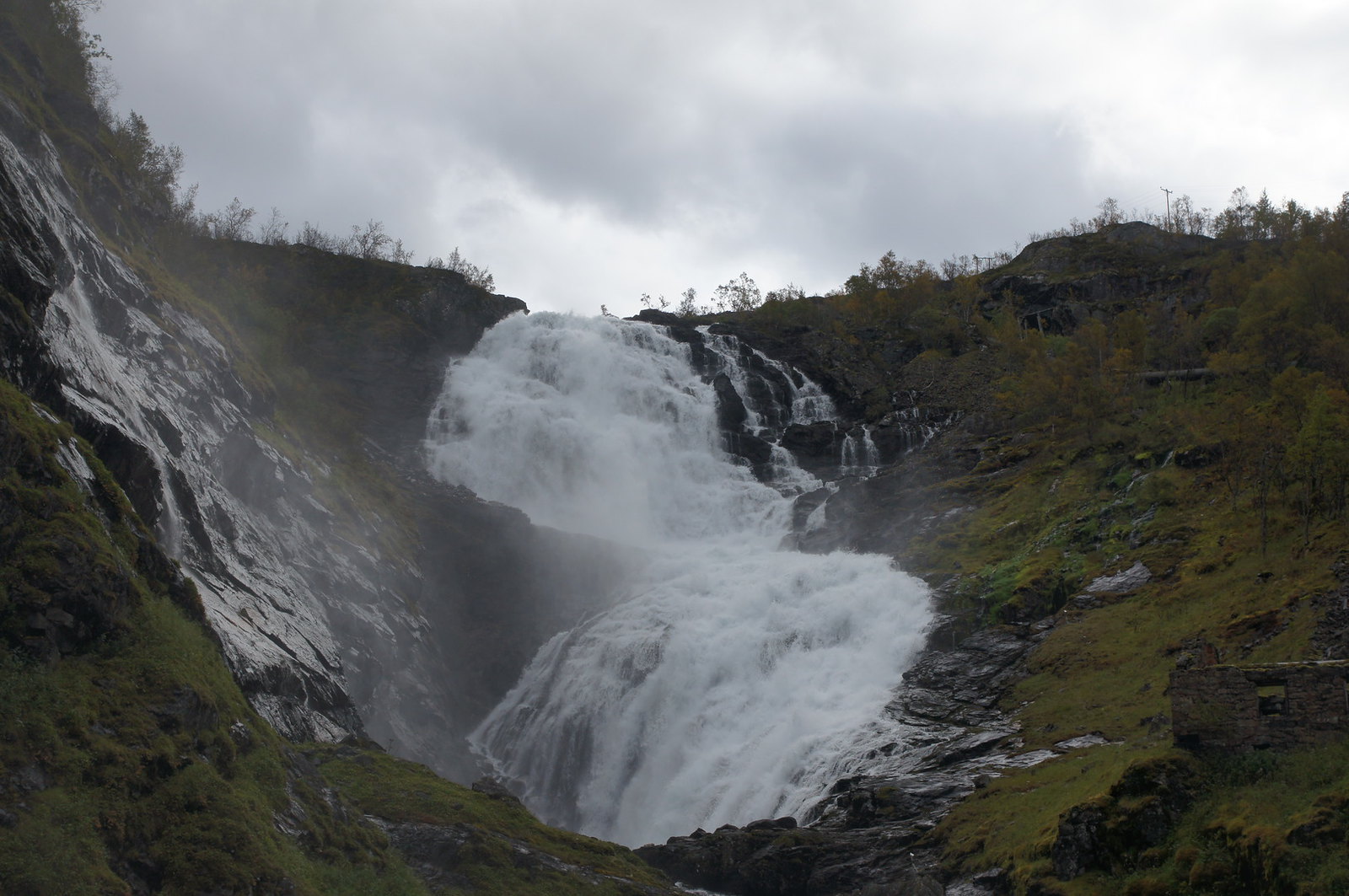 cascata di Kjosfossen