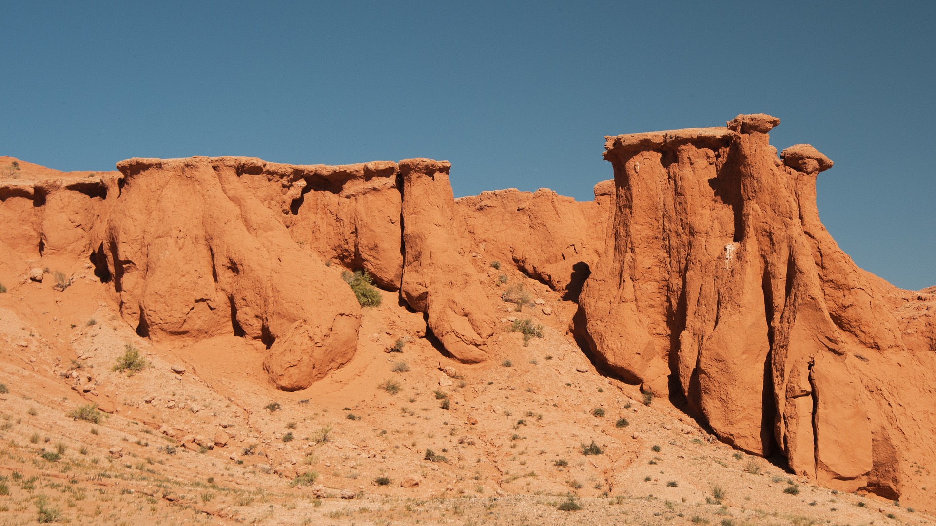 Bayanzag- Flaming cliffs