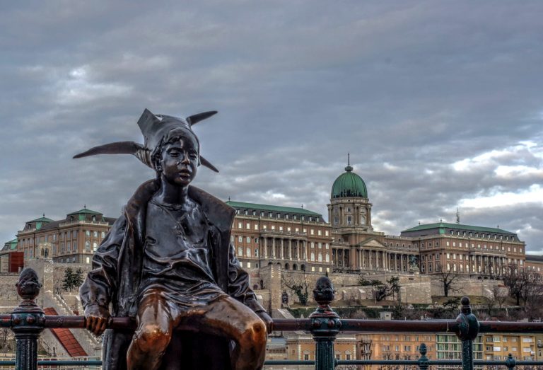 statue portafortuna mondo