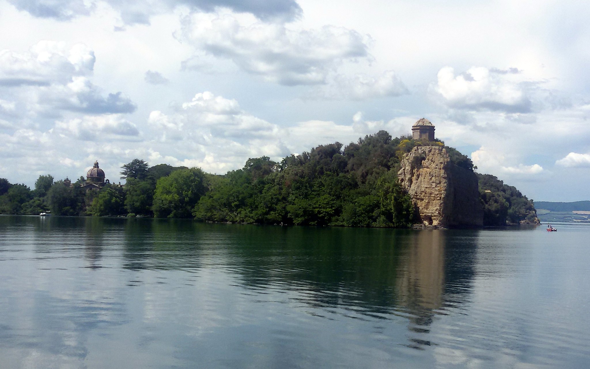 Isola Bisentina