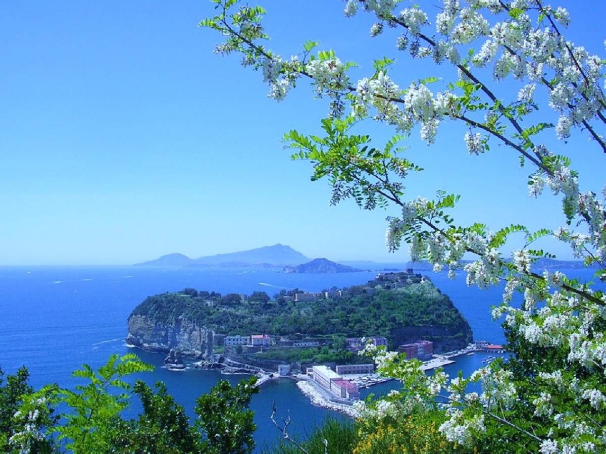 isola di nisida come arrivare