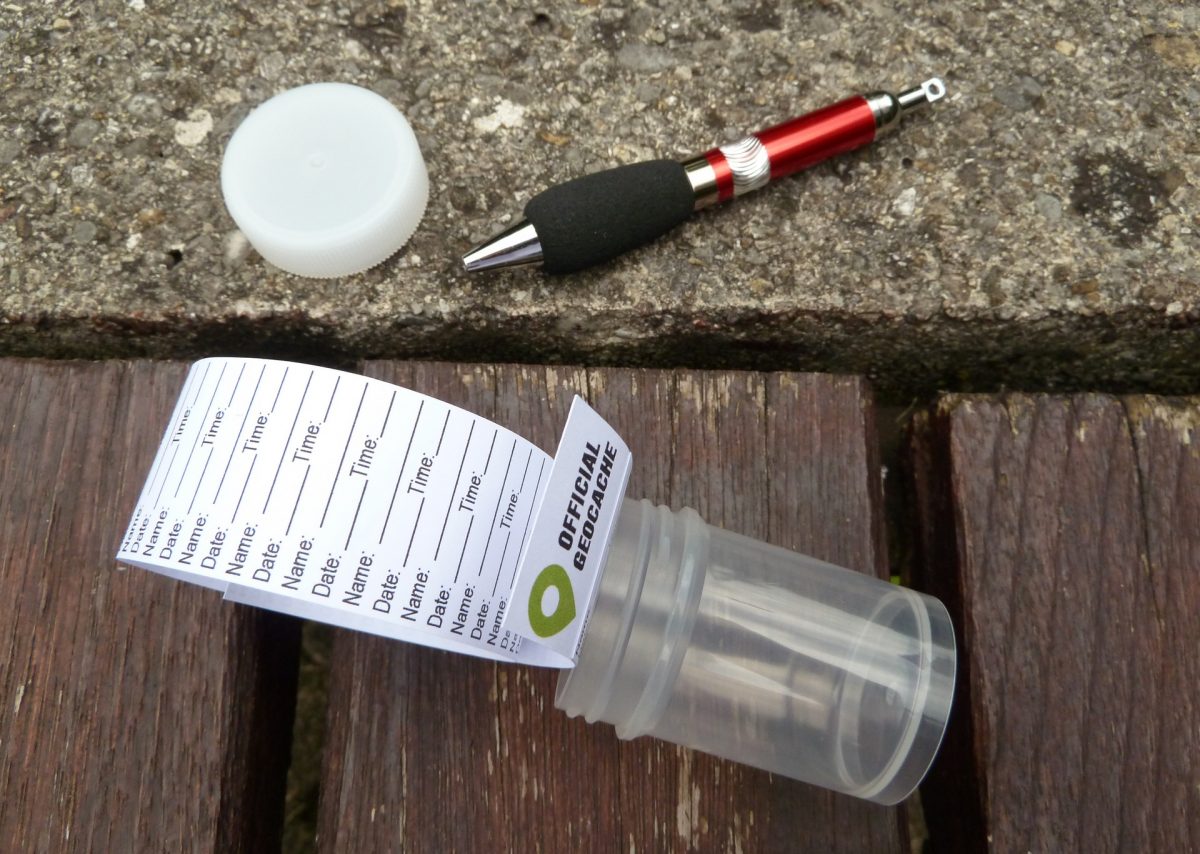 geocache-398010_1920