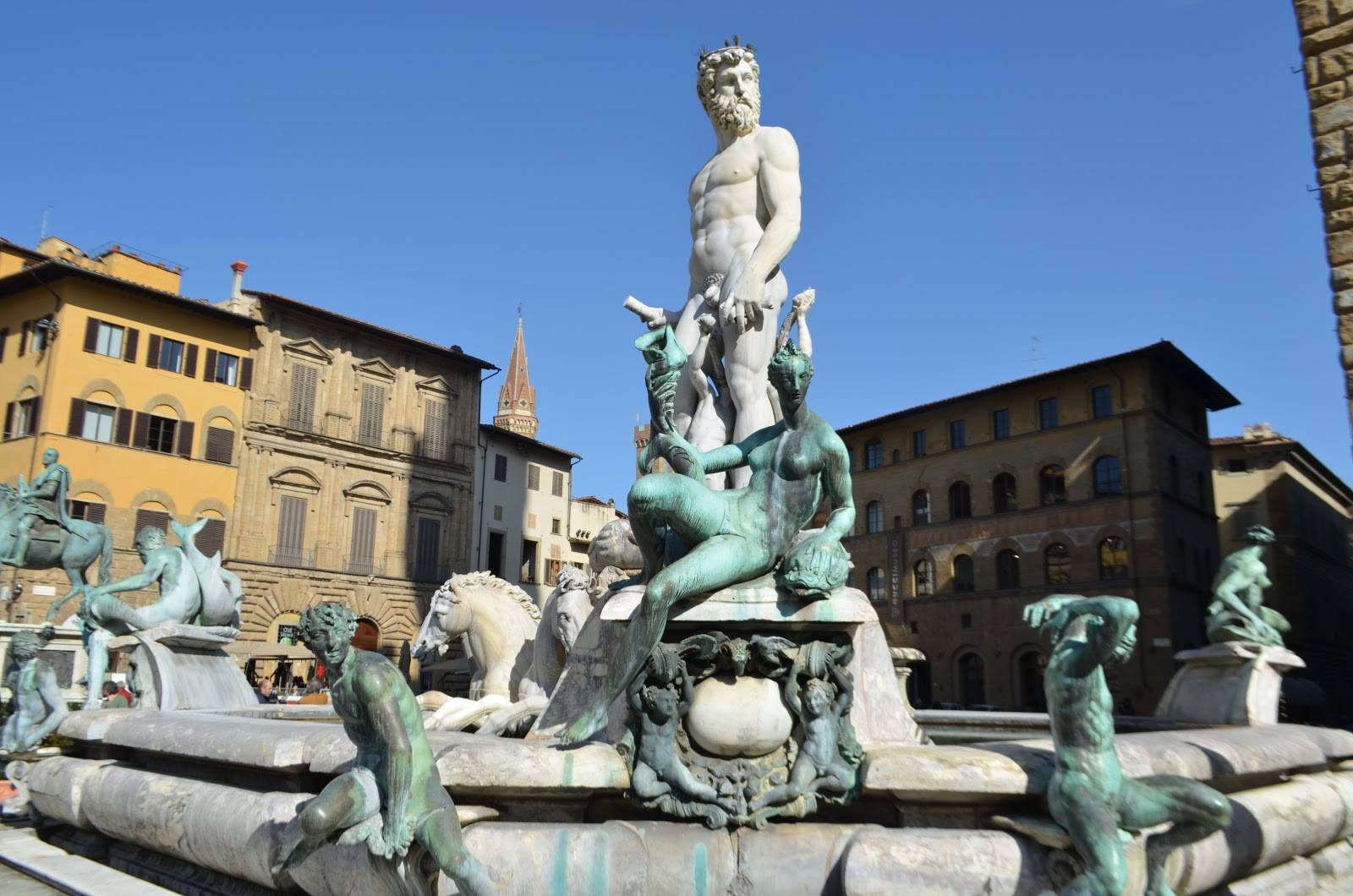 statue