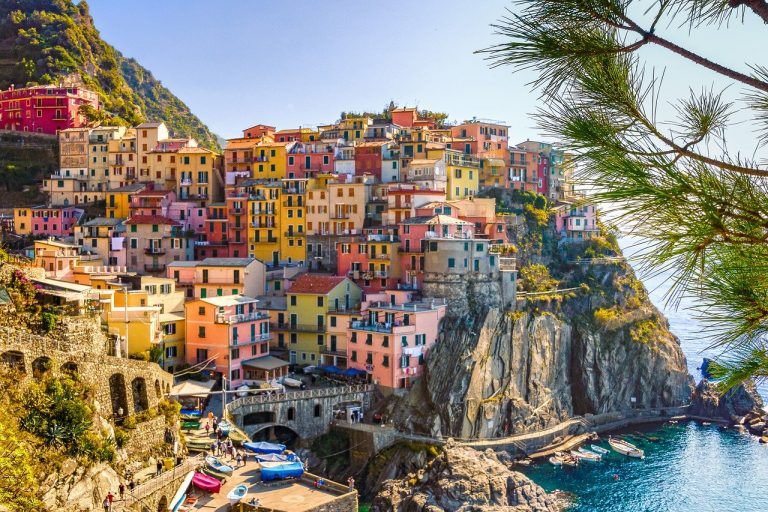 città con case colorate italia