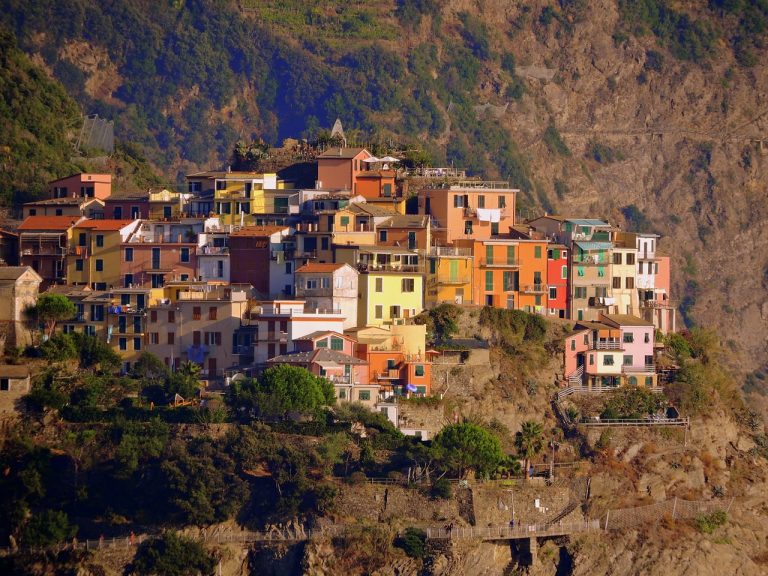 paesi dell'entroterra ligure da visitare