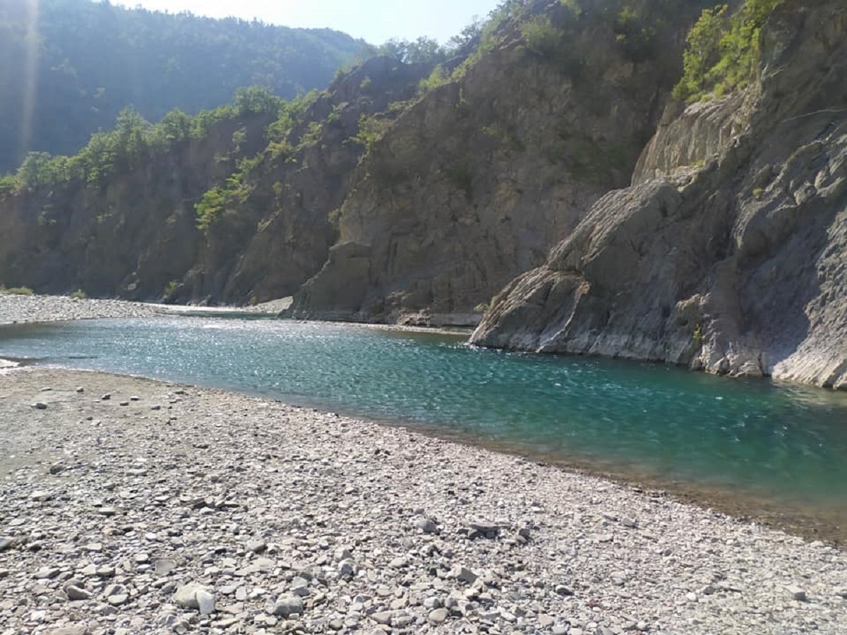brugnello spiaggia della chiesetta