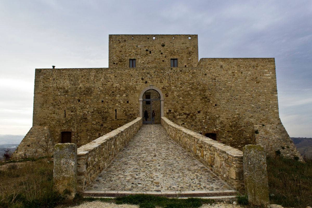 castello di monteserico genzano di lucania