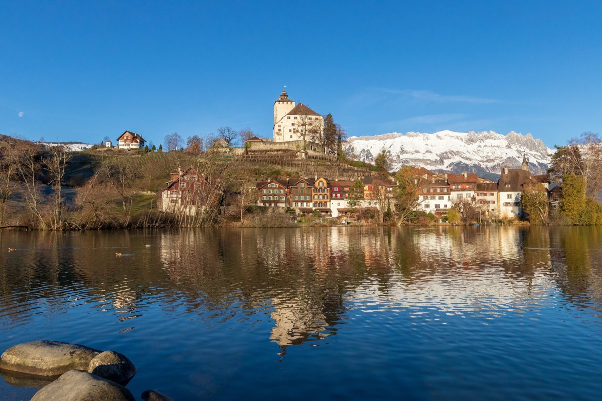 lake-3978744_1920