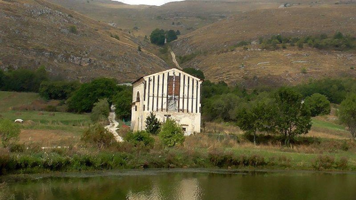 santo stefano di sessanio lago