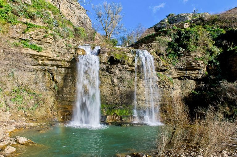Cascata delle Due Rocche