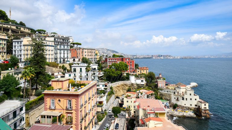 itinerario napoli a piedi giorno
