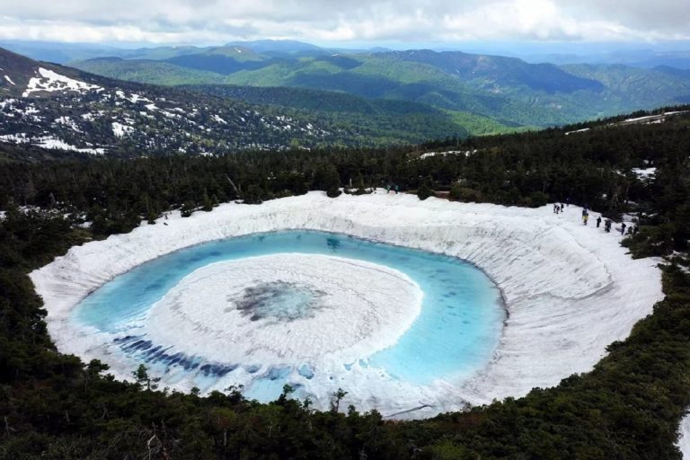 Kagami Numa lago