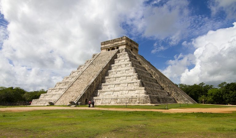 pyramid-3069192_1280