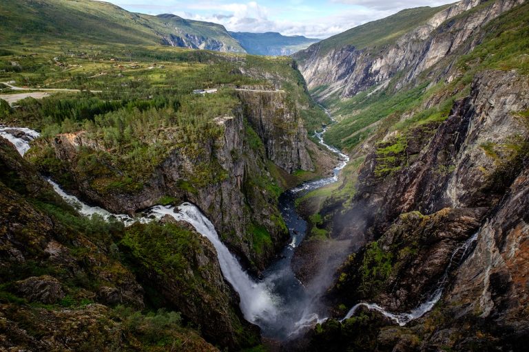 waterfall-3723422_1280