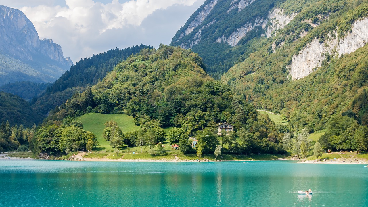 lago di tenno borgo medievale