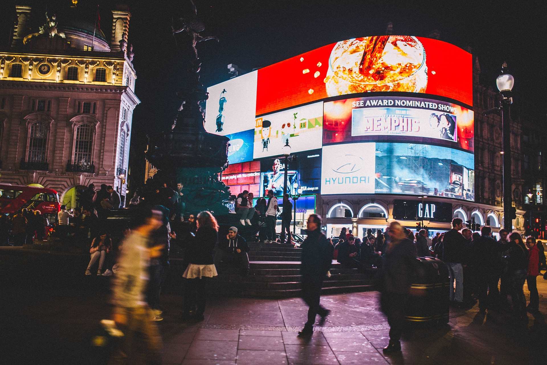 piccadilly circus cartelloni pubblicitari