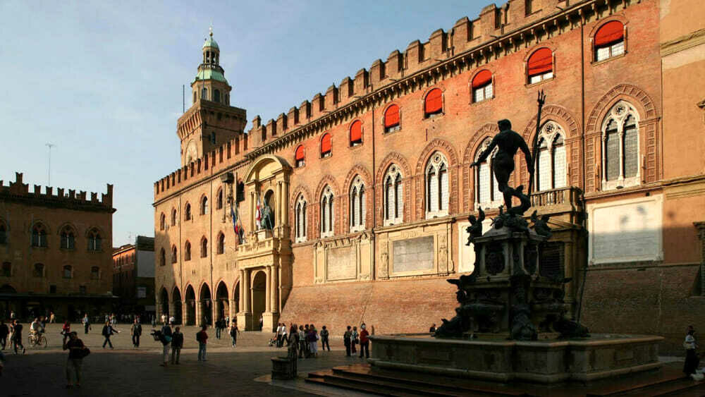 Piazza Maggiore e Statua del Nettuno
