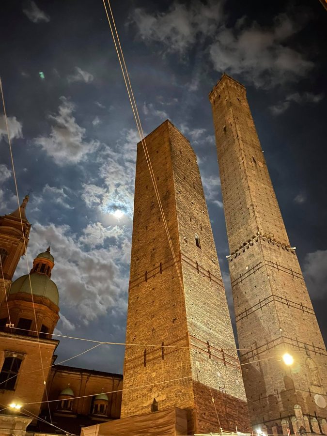 Torre Garisenda e Torre degli Asinelli