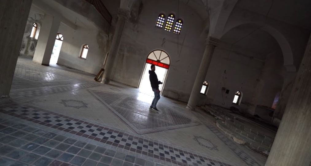 Ropoto, Grecia - Chiesa pendente