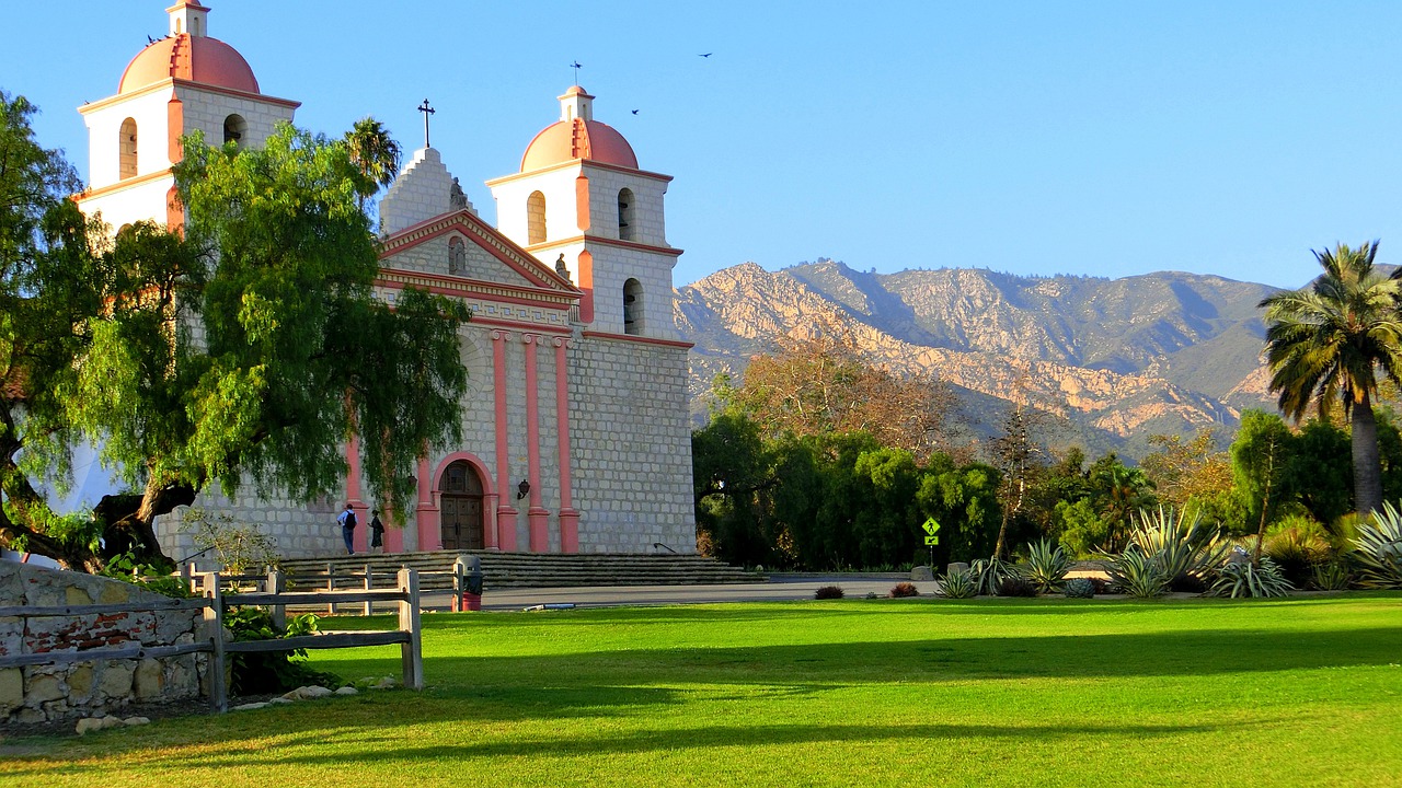 Cosa vedere a Santa Barbara: non solo spiagge, ma storia e architettura