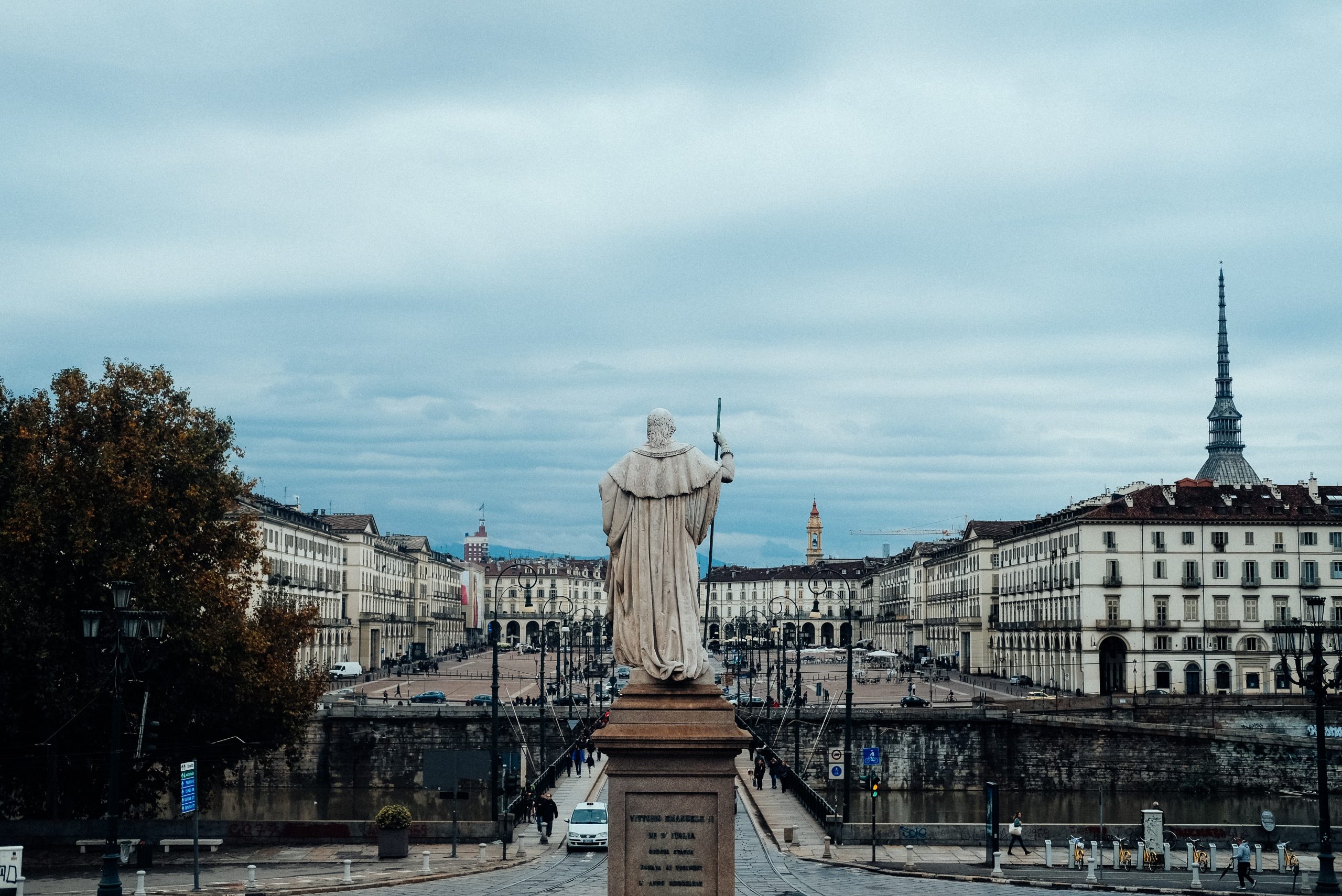 Il Po divide la città