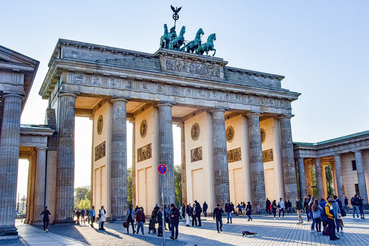 brand front of the brandenburg gate gbb8f7bf42 1280 1200x800