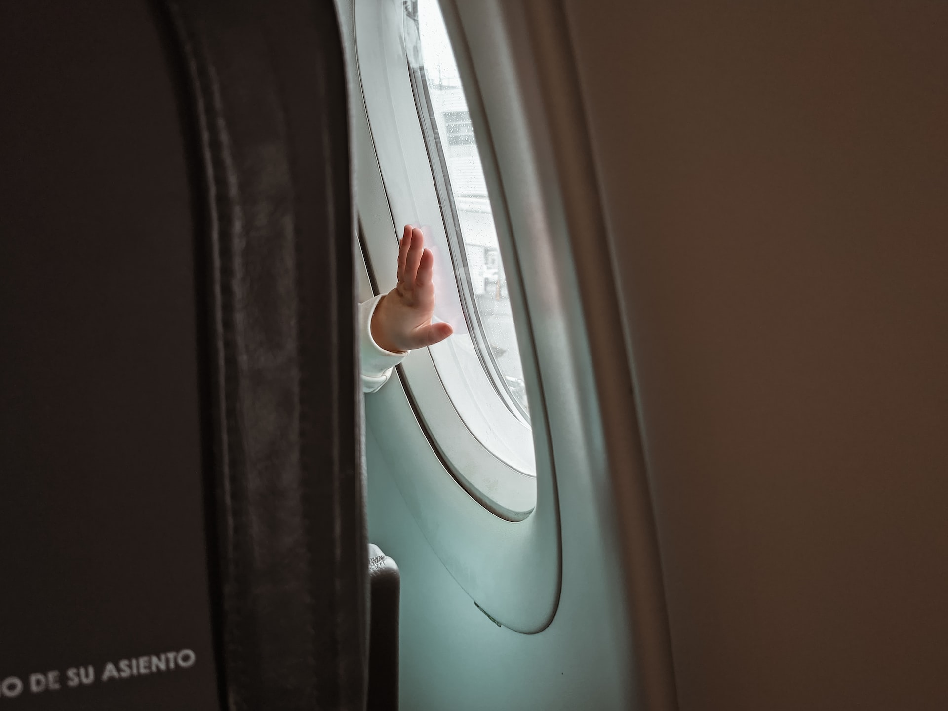 come viaggiare con neonato aereo