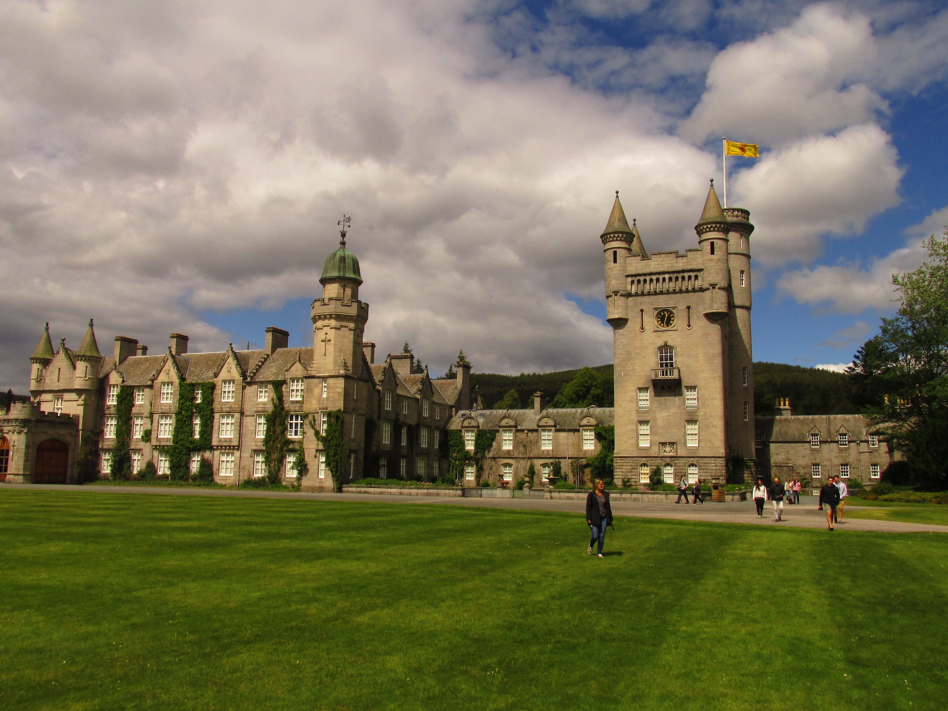 location di the crown