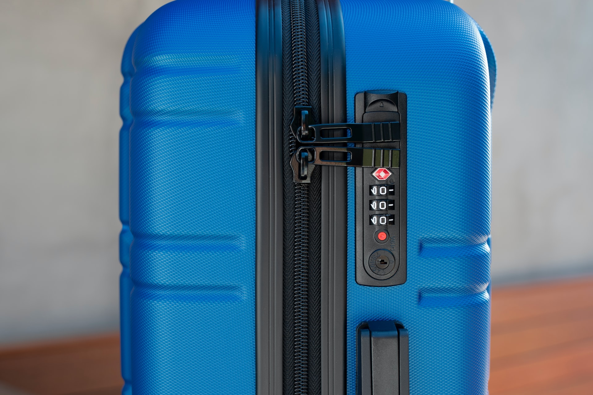 come chiudere valigie viaggio aereo