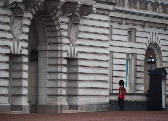 cambio della guardia come arrivare londra