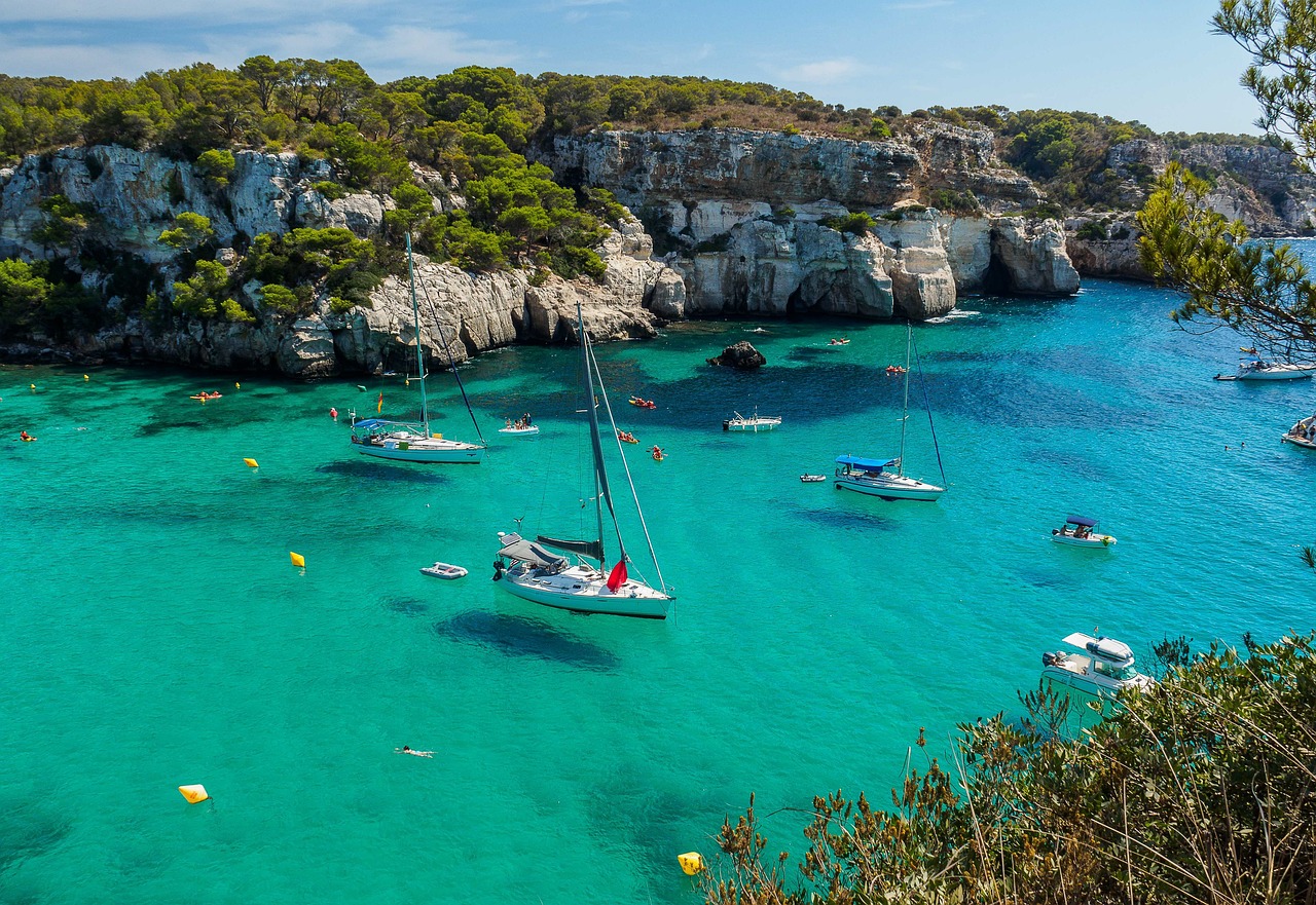 vista-alto-Cala-Macarella-Minorca