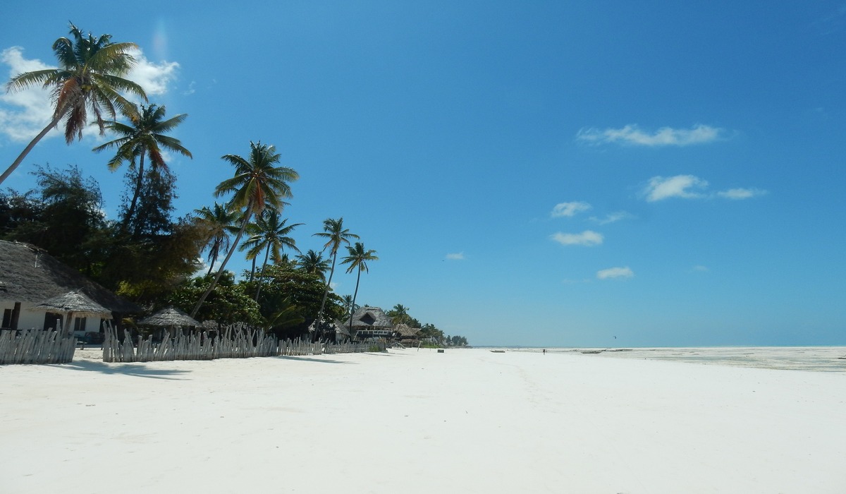 beach 2036446 1920 1