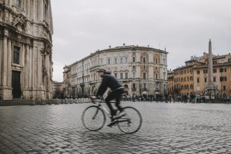 Conte critica la cultura woke: «La sinistra deve concentrarsi sulle disuguaglianze sociali»