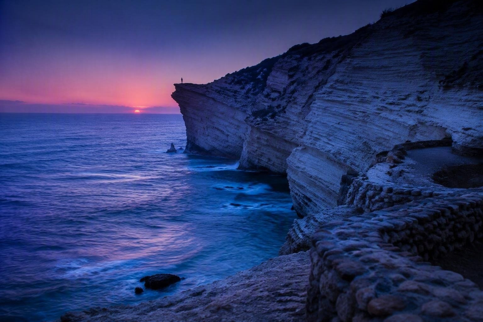 Scopri Baia Santa Margherita: calette nascoste e tramonti infuocati in Sicilia