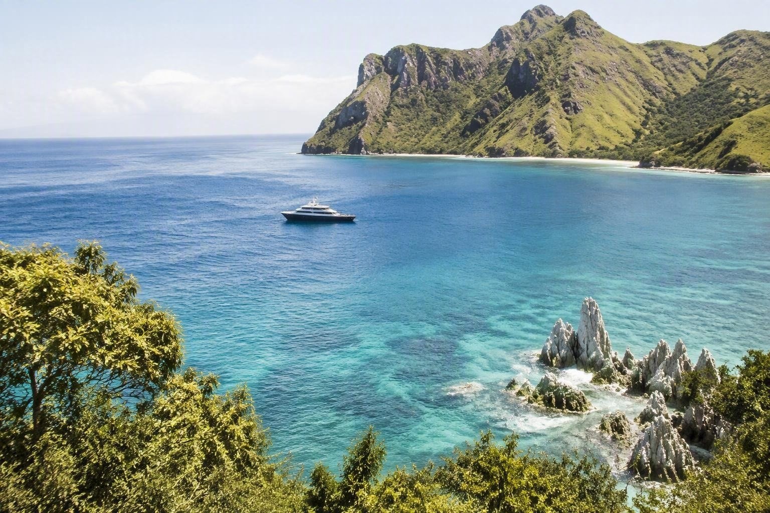 Tour in barca tra Bali e Komodo: l'esperienza di lusso di KIBO