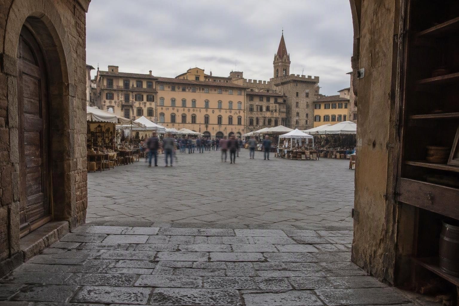 Arezzo accoglie la Fiera Antiquaria di ottobre tra storia e collezionismo
